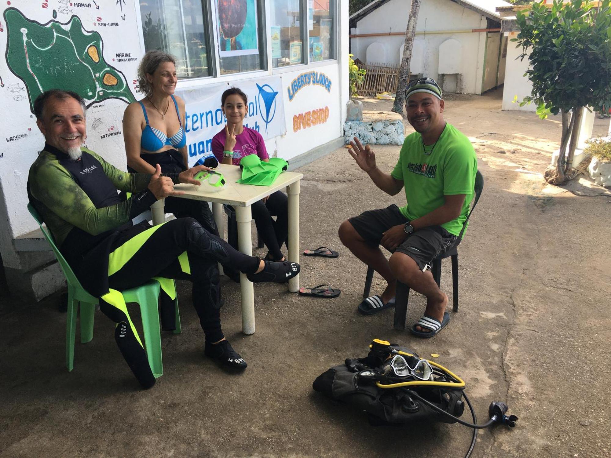 Liberty'S Lodge And Diving - Apo Island Dumaguete City Dış mekan fotoğraf